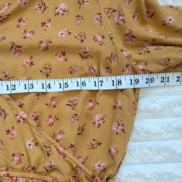 LUCKY BRAND Floral Wrap Blouse Long Sleeve Mustard Yellow Size Large - Picture 8 of 10